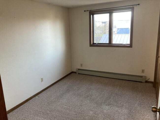 Building Photo - 5617 1/2 Ogden Avenue