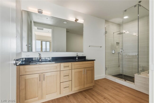 Building Photo - 4575 Dean Martin Dr