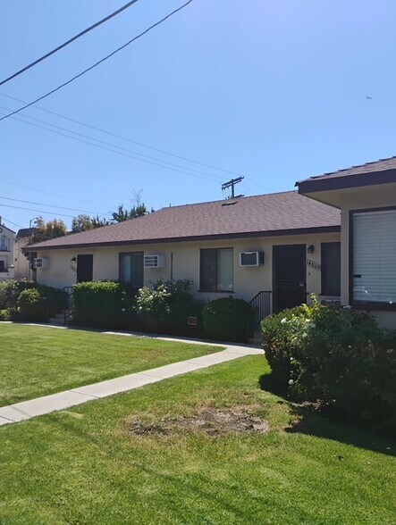 Front view - 14801 Burbank Blvd