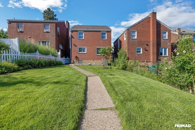 Building Photo - 3 Bedroom Completely Remodeled Single Fami...
