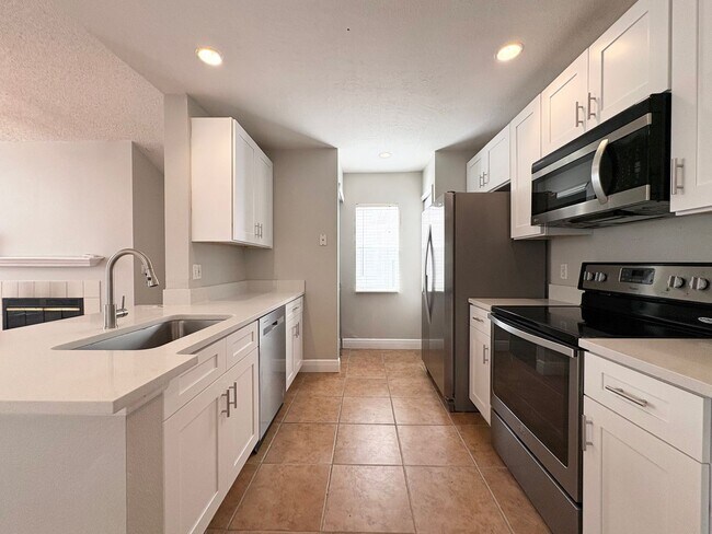 Building Photo - 690 Roaring Dr