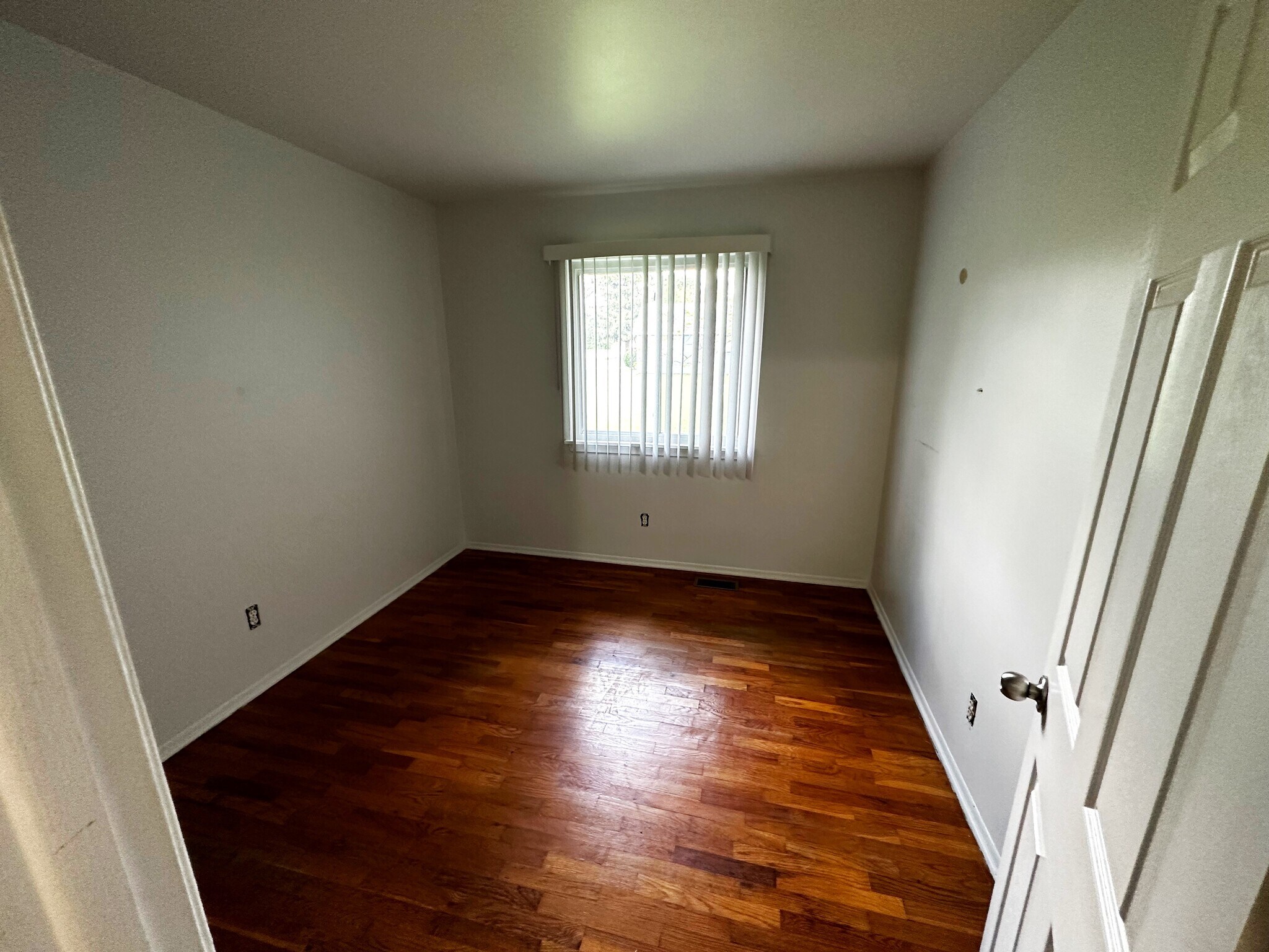 Building Photo - 1490 Brady Ave