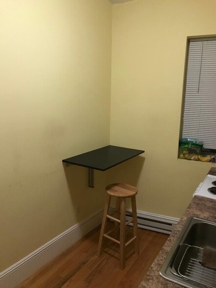 Building Photo - 61 Park Dr