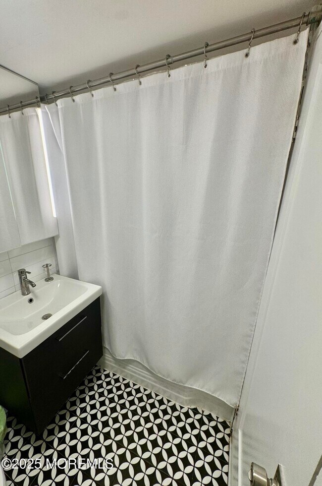 Building Photo - 321 Sunset Ave