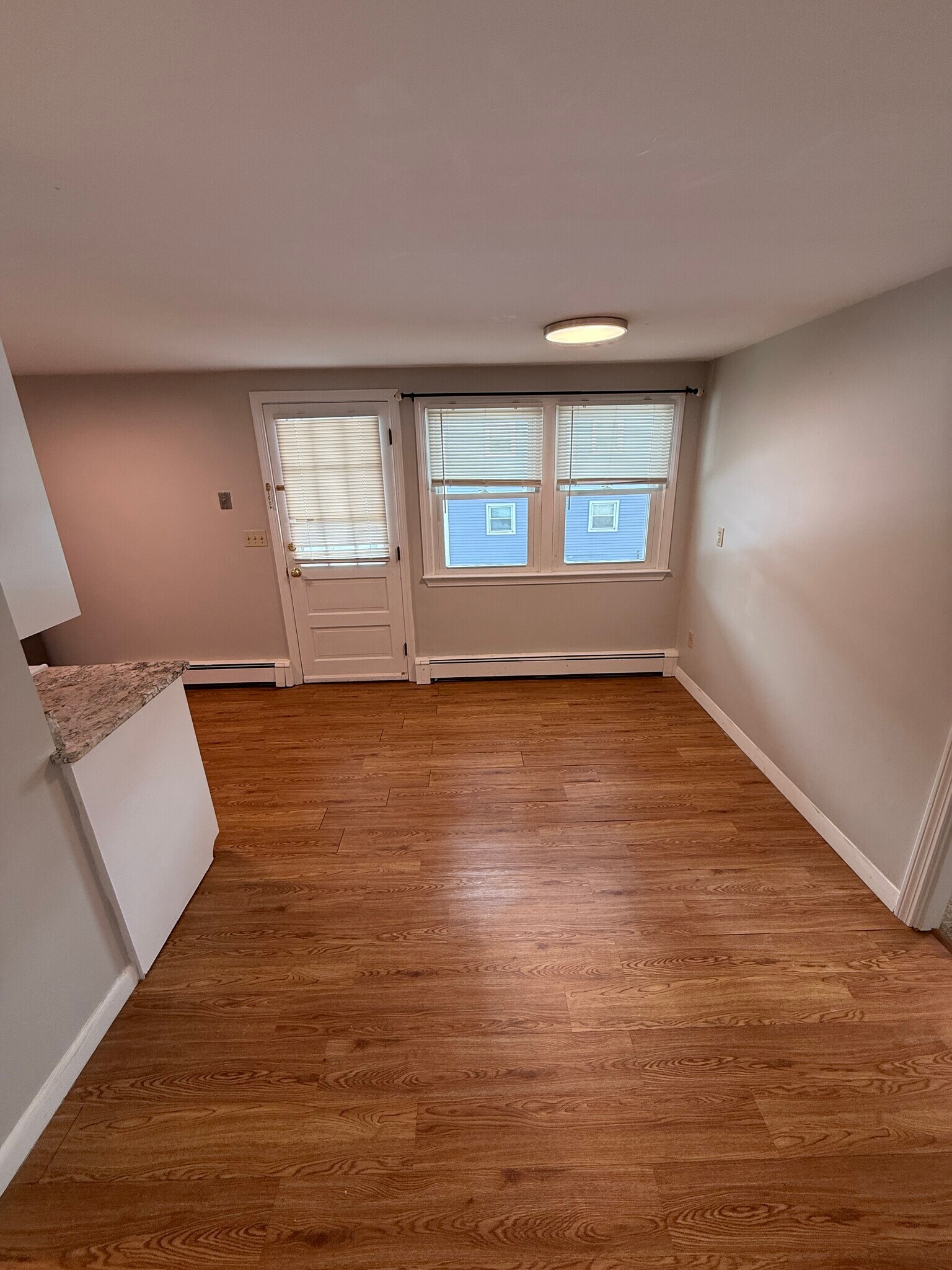 Building Photo - 10 Fruit St