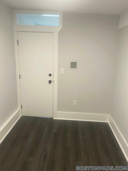 Building Photo - 118 Marginal St