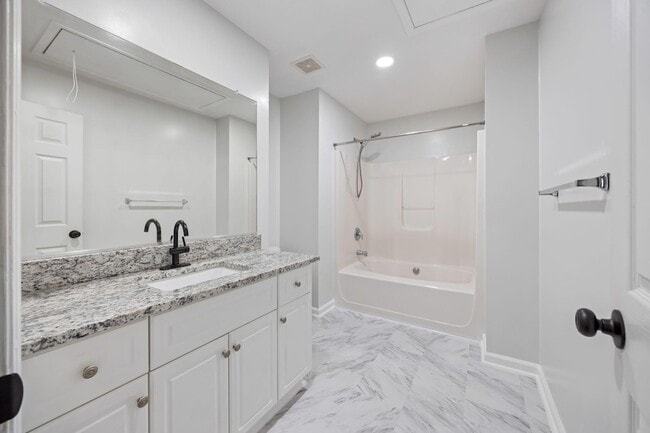 Building Photo - 638 Goodale Ln