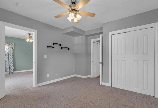 Building Photo - Great one bedroom - Located in Rock Island