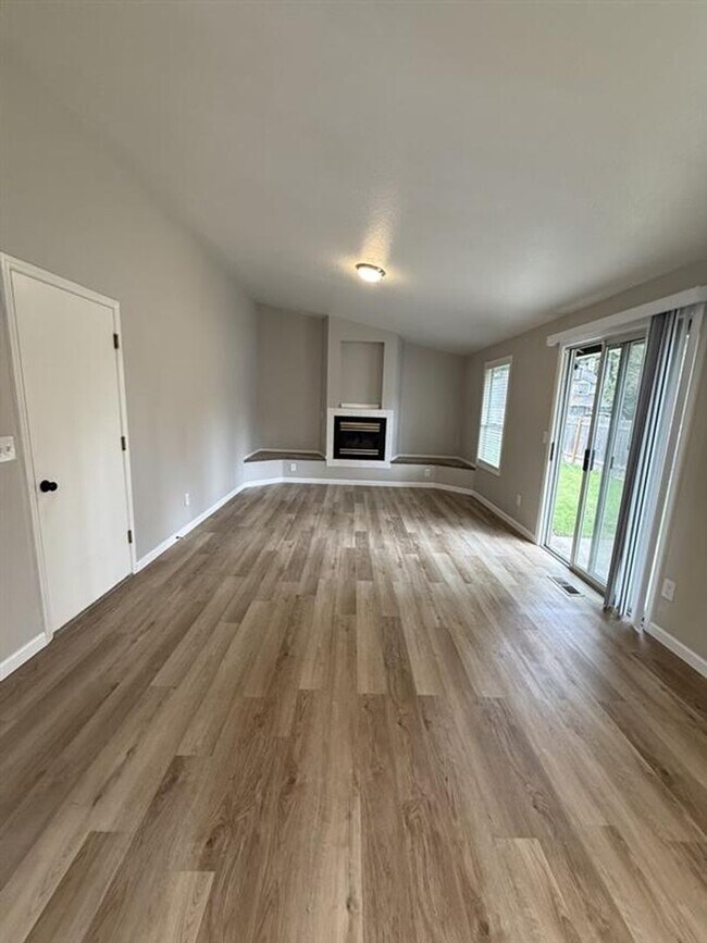 Building Photo - 1333 SW 178th Ave