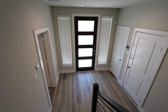Building Photo - 9004 Lonestar Creekbend Ln