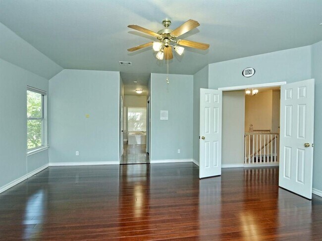 Building Photo - PRELEASING FOR BEGINNING OF JUNE! COME INTO YOUR OASIS!