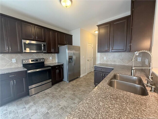 Building Photo - 162 Watchmen Ln