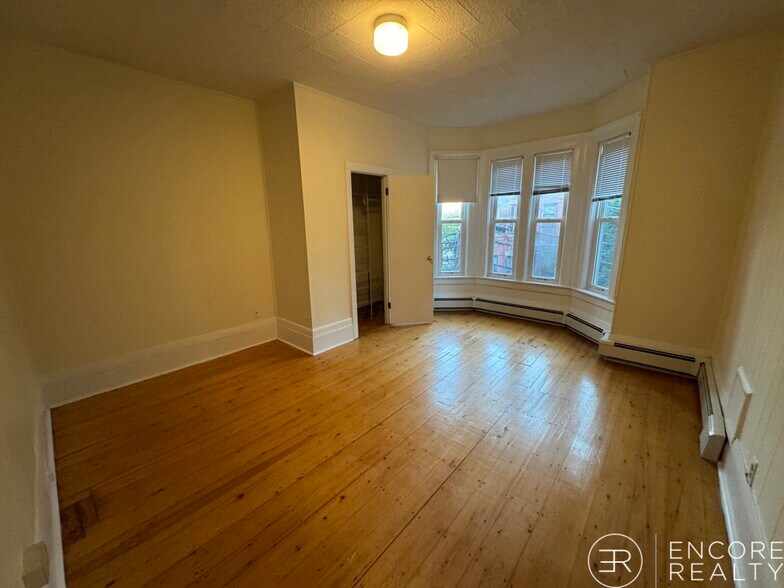 Building Photo - 48 Florence St