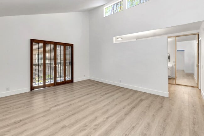 Building Photo - 24946 Ravenswood