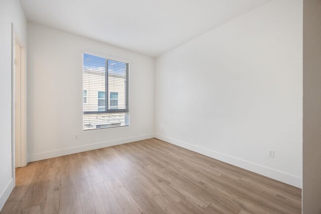 Building Photo - Modern 3-Bedroom Condo in Prime Azusa Loca...