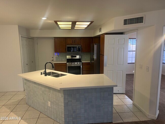 Building Photo - 15858 S 33rd Pl