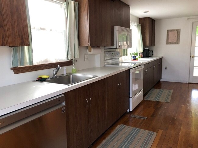 Building Photo - 43 Hillcroft Rd