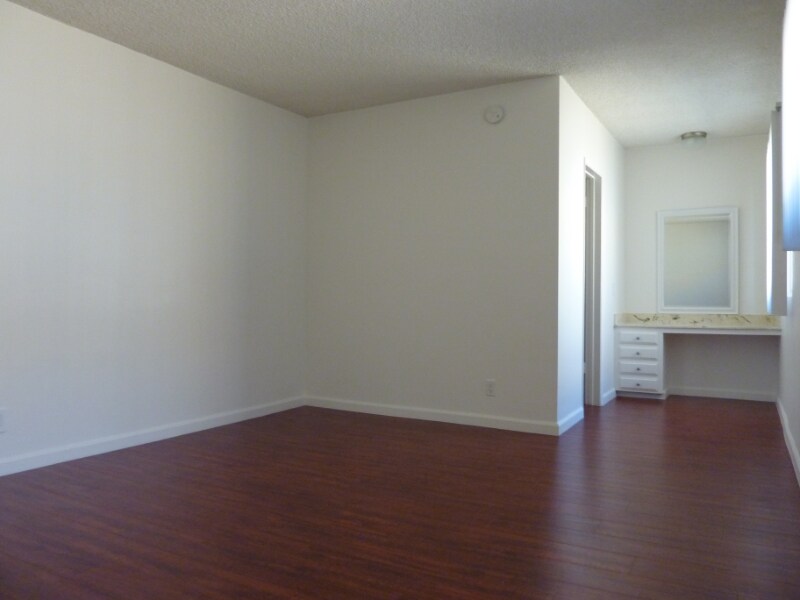 Building Photo - 2055 Rodney Dr