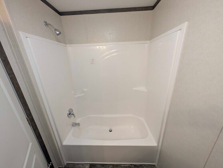 Building Photo - 38055 Leverette Ave