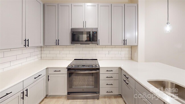 Building Photo - 3630 N Davidson St