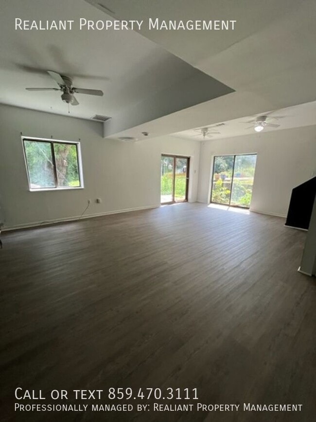 Building Photo - 487 Whispering Hills Dr