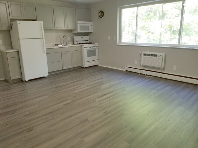 Building Photo - 3233 Whitfield Ave