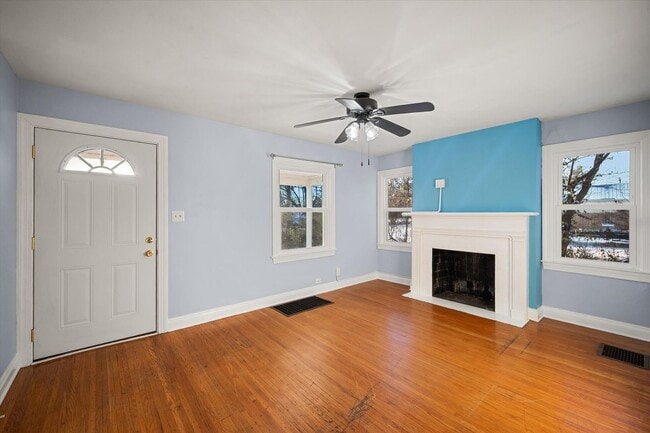 Building Photo - Charming Updated Home in the Heart of Jeffersontown