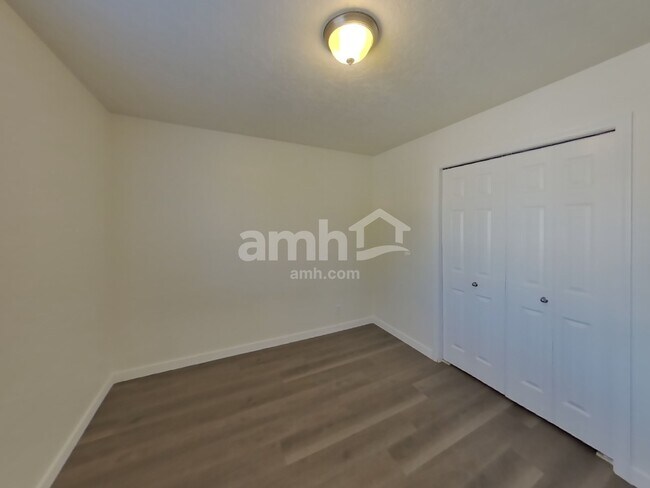 Building Photo - 495 E Whitbeck St