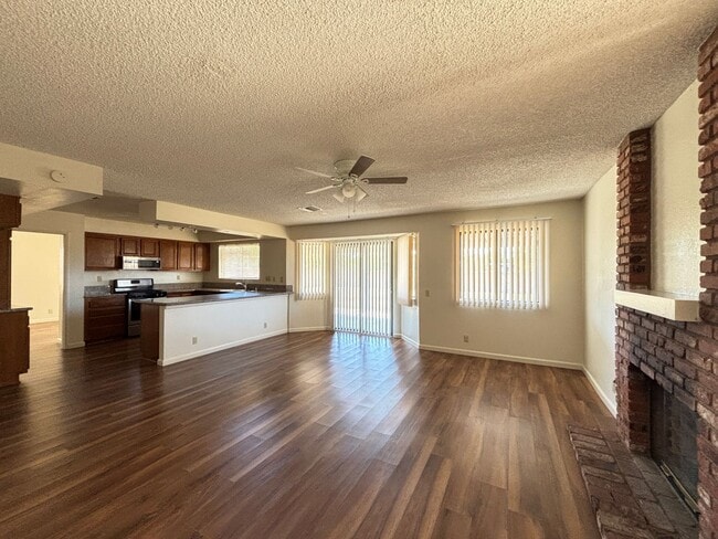 Building Photo - West Lancaster Home