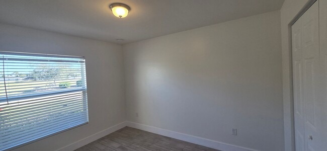 Building Photo - Duplex for rent