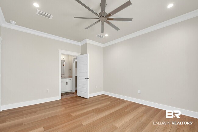 Building Photo - 27085 Park Dr