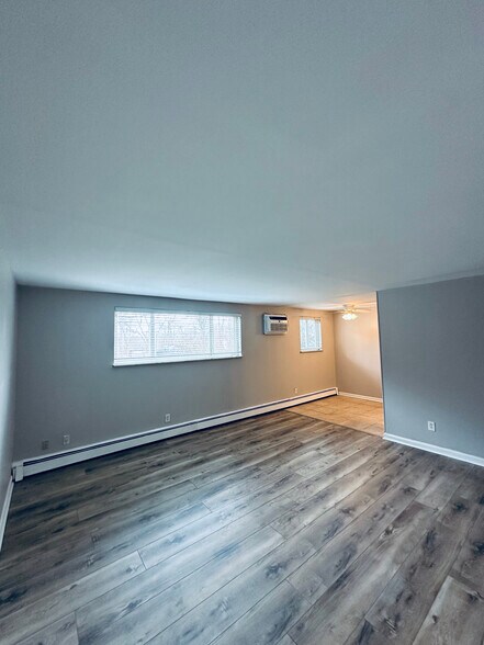 Primary Photo - 320 Hanna Ave