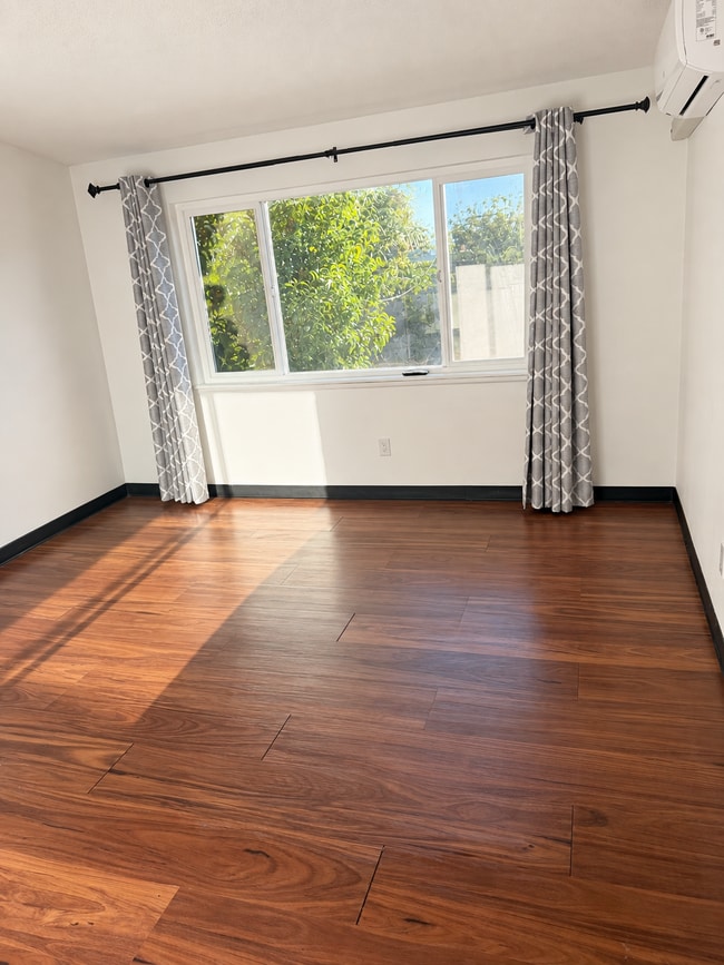 Building Photo - $900 Move In Special - No rent for September 2026. Must take possession in September 2026 Must se...