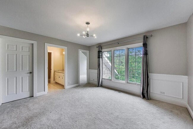 Building Photo - 107 W 59th St