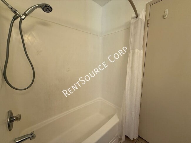 Building Photo - 39642 Country Club Dr