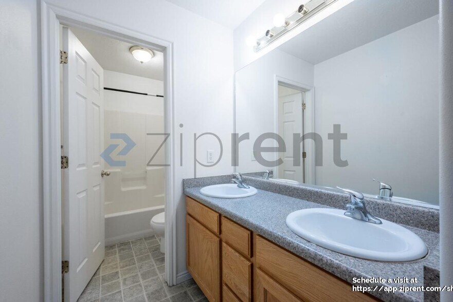 Building Photo - 320 E 200 N