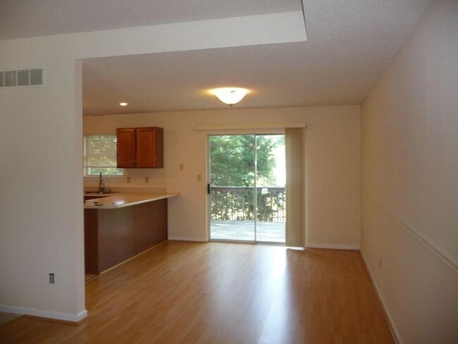 Building Photo - 2104 Maricopa Dr