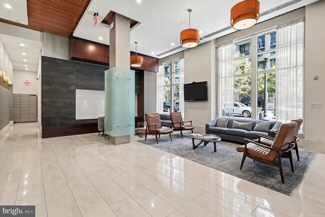 Building Photo - 1025 1st St SE