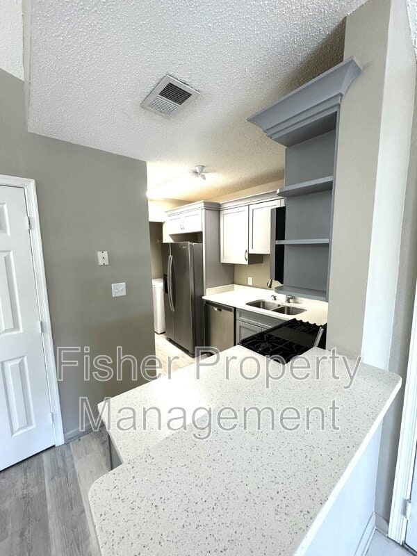 Building Photo - 830 Brassie Ln