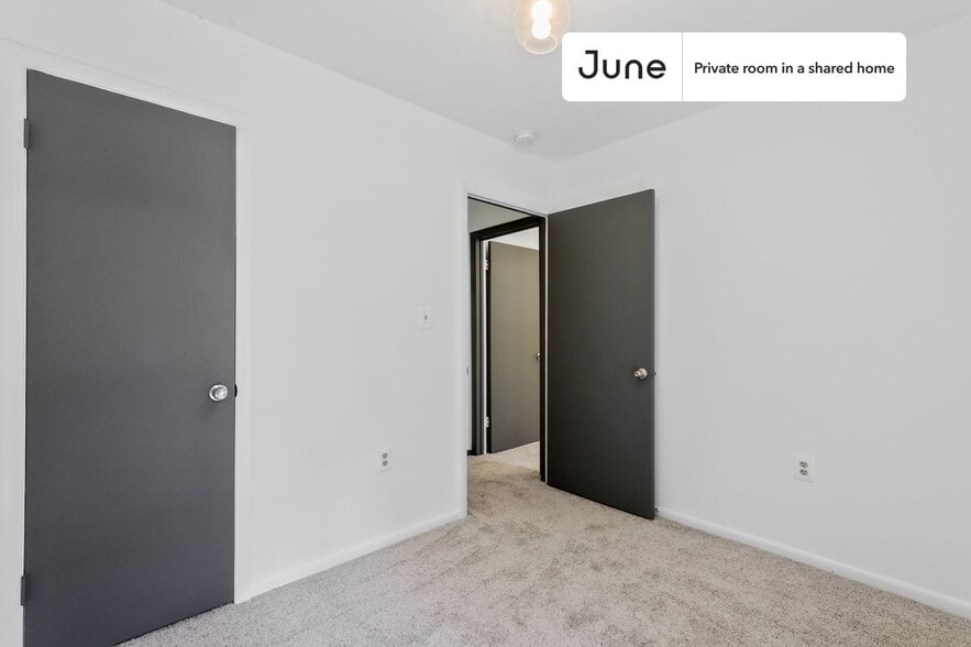 Building Photo - Room in Shared 5 bed/2 bath home