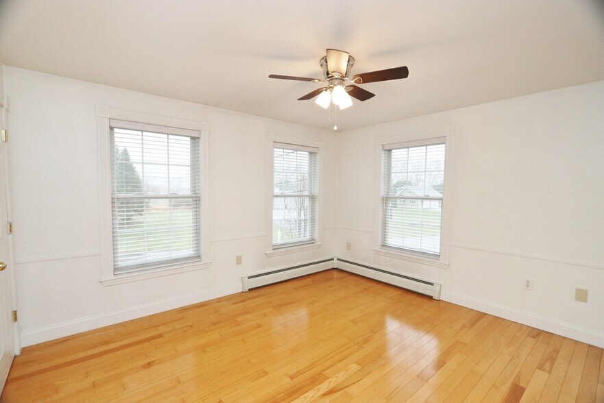 Building Photo - 21 Longmeadow Dr