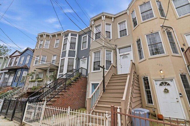 Building Photo - 491 Mercer St