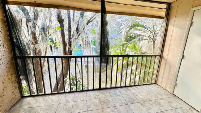 Building Photo - 2 bedroom 2 bath Condo in Temple Terrace a...