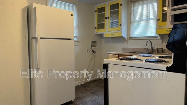 Building Photo - 1506 1/2 Spruce St