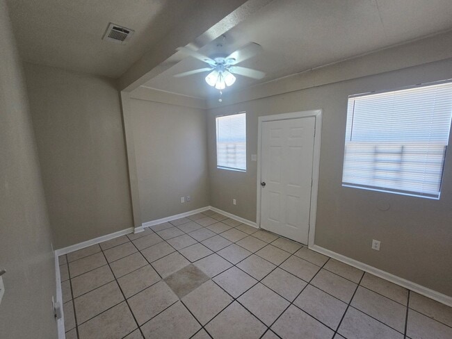 Building Photo - 1313 Flood St