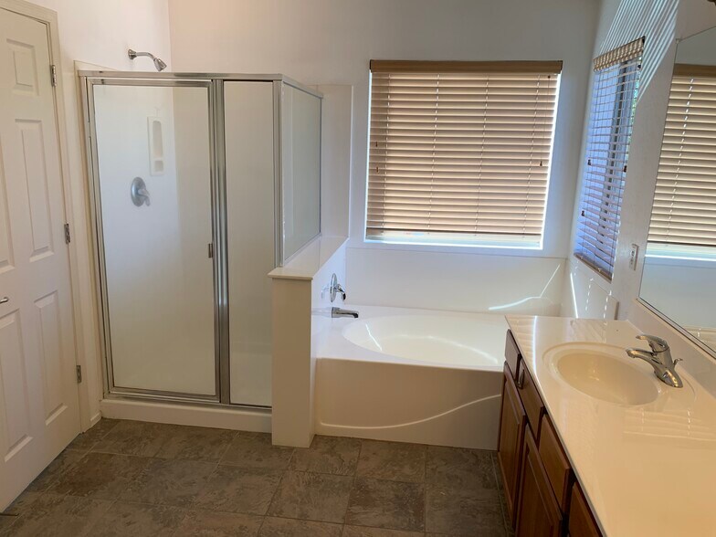 Spacious 4-bedroom, 2-bath home with soaring ceilings, gourmet kitchen, and a heated self-cleaning p - 16426 N 152nd Ln