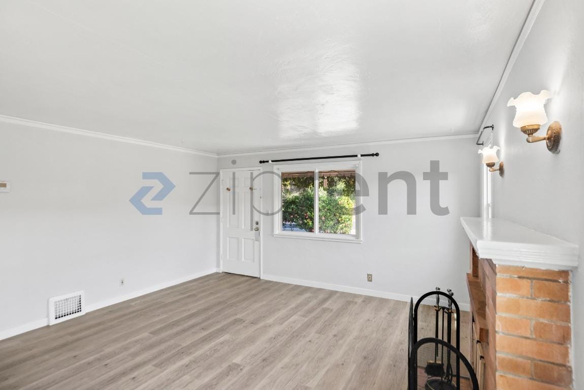 Building Photo - Unit