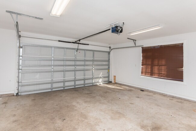 Building Photo - 8238 Li Fair Dr