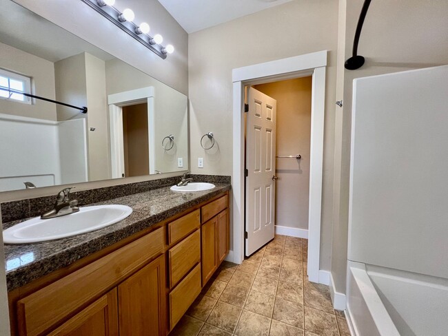 Building Photo - Townhome at Enclave for Rent in Rifle