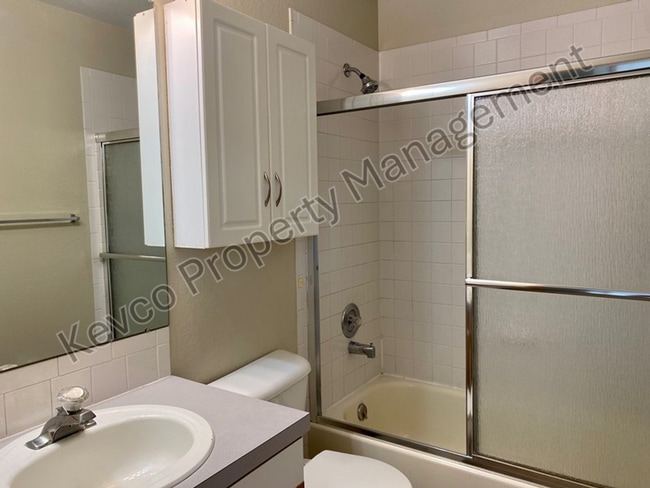 Building Photo - 1637 Westbridge Dr